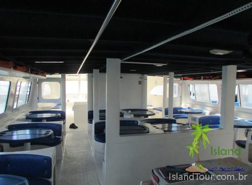 Interior do Catamarã de Salvador para Morro de São Paulo