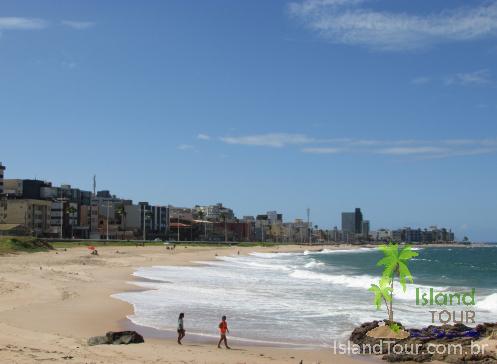 Praia de Amaralina - Salvador - Bahia - Vista do Mirante do Quartel de Amaralina, com mar a direita e prédios a esquerda